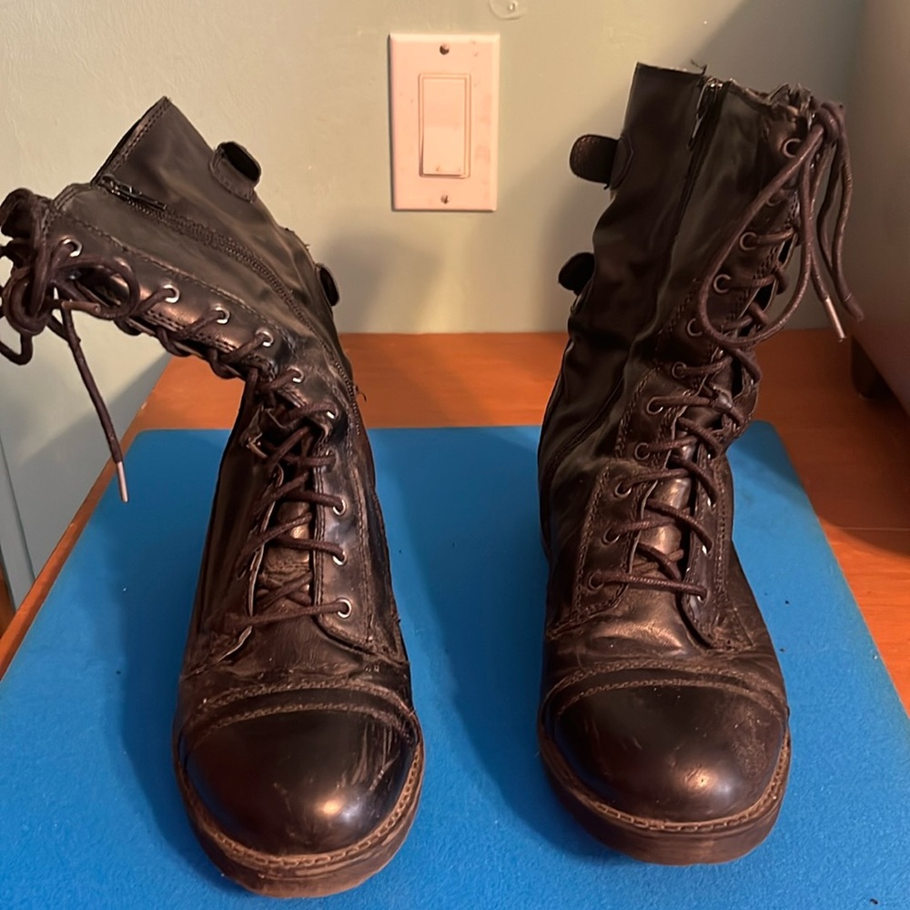 Size 9m women’s zip up boots